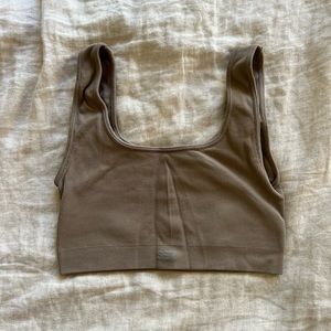 SET ACTIVE Sculptflex box cut bra in Sand - size Small